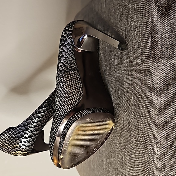 BCBGMaxAzria Willoe Gunmetal Snakeprint Heels Size 7 - Picture 7 of 12